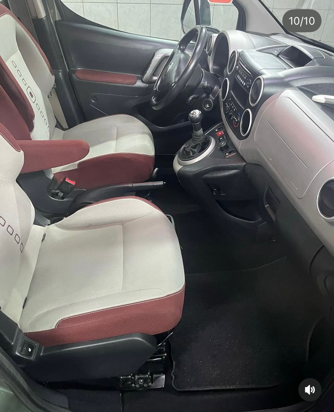 Dubinsko čišćenje plafona i sedišta od kućnih ljubimaca - Auto Paint Centar