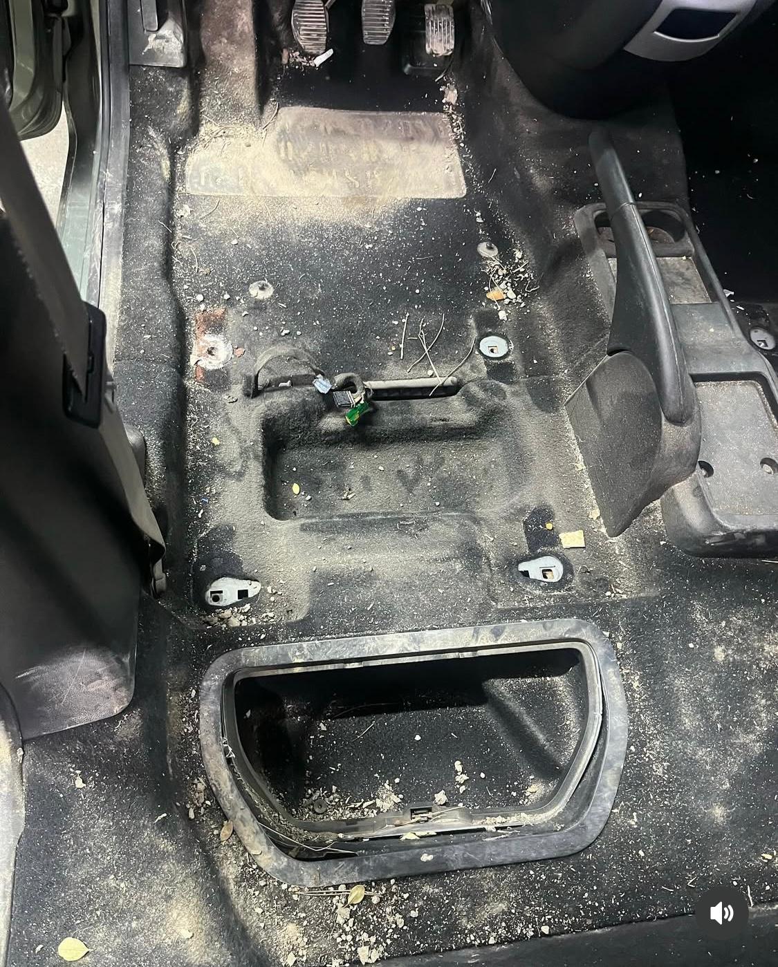 Čišćenje kožne kabine i nega kože - profesionalno pranje enterijera Srbija